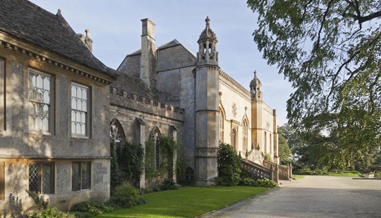 Besök på Lacock Abbey ett medeltida kloster